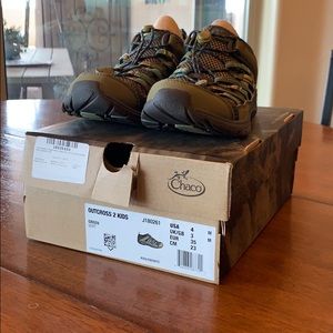 NWT Chaco Outcross 2.  Size 4